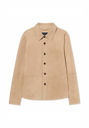 Beżowa długa koszula z zamszu z guzikami z przodu, kieszonką na piersi po lewej stronie i klasycznym kołnierzem.
