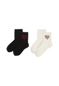 Calzini alla caviglia bianco e nero, in misto cotone, con motivo a cuore di strass rossi. Ogni paio ha una texture liscia e bordi a coste classici.