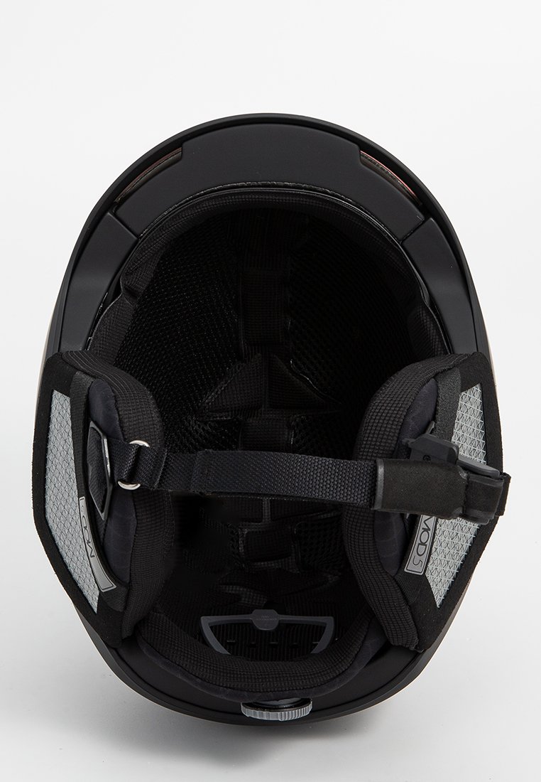 Zwarte helminterieur met gaaspadding, verstelbare banden en reflecterende accenten aan de zijkanten. Gladde buitenkant met een ronde vorm.