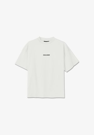 Maglietta bianca a maniche corte con scollo rotondo, con la scritta nera "PEGADOR" centrata sul petto, mostrata distesa su uno sfondo bianco.