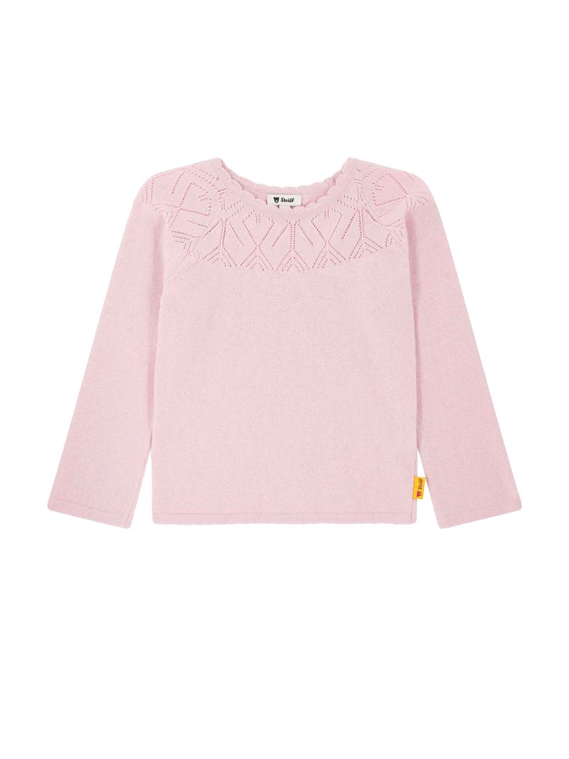 Helles rosa Langarmpullover mit strukturiertem, gemustertem Einsatz, gewelltem Ausschnitt und gelbem Etikett am Saum. Weiches Strickmaterial.