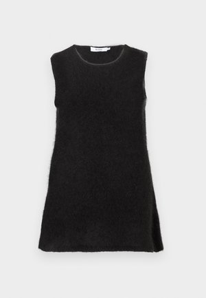 Černé šaty bez rukávů z měkké, nadýchané látky. Mají kulatý výstřih a mírně rozšířený střih s bočními rozparky. Jednoduchý design.