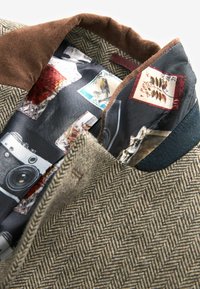 Thumbnail Image 7