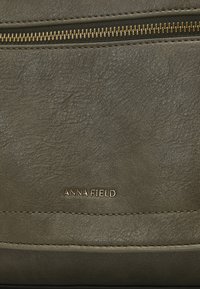Anna Field Käekott - dark green