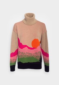 Strickpullover mit Rollkragen und einem Sonnenuntergangsdesign, das eine orange Sonne, rosa und grüne Berge, einen beigefarbenen Körper und einen schwarzen Saum zeigt. Strukturiertes Material.