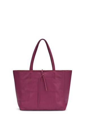 Grande borsa a tracolla in pelle viola con due manici e un sottile laccio in pelle per la chiusura al centro davanti.