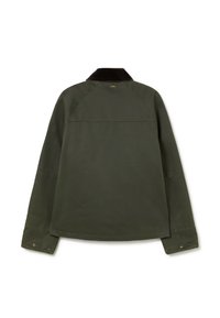 Veste verte forêt avec un col en velours côtelé, des manches raglan et des fermetures à boutons-pression. Tissu lisse avec une texture uniforme et sans motifs.