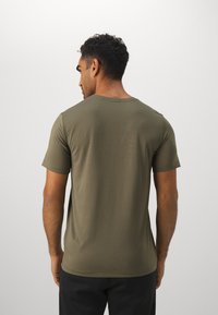 Nike Performance TEE RESET - Sport T-Shirt - medium olive