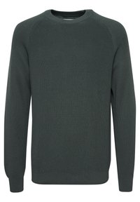Pulover verde din tricot cu guler pătrat, textură cu dungi, mâneci lungi și tiv ajustat. Fără logo-uri sau modele vizibile.