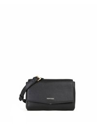Borsa a tracolla nera in pelle con chiusura a pattina, tracolla regolabile e branding sottile. Superficie testurizzata, forma rettangolare con bordi arrotondati.