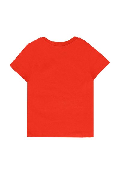 Effen rode katoenen peuter t-shirt met korte mouwen, weergegeven vanuit de achterkant op een witte achtergrond.