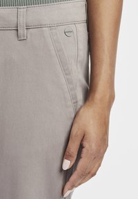 Oxmo OXDONETA - Chino hlače - mid grey