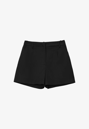 Pantaloni corti neri con un design su misura, dotati di due tasche frontali, parte anteriore piatta e una texture liscia. Realizzati in tessuto leggero.