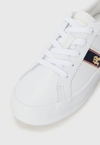 Tommy Hilfiger VULC WEBBING - Sneakers basse - white