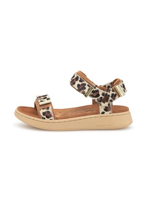 Sandalen met luipaardprint, voorzien van twee verstelbare riemen, een gevoerde binnenzool en een beige rubberen buitenzool. Zachte textuur met gouden hardware accenten.