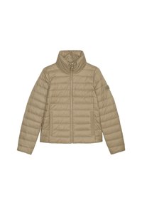 Beige gewatteerde jas met hoge kraag, voorrits en zijvakken; gladde textuur met lichte padding en geen zichtbare patronen.