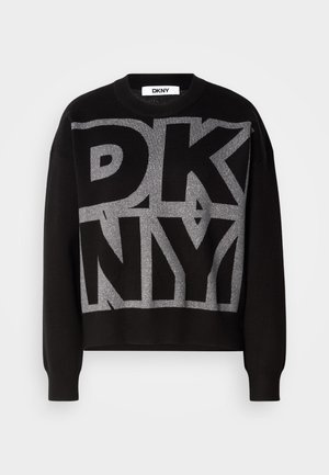 Fekete pulóver cropped fazonban, melynek elején nagy ezüst csillámporos "DKNY" felirat található. Puha kötött anyag; kerek nyakkivágás.