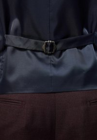 Next TEXTURED REGULAR FIT - Vest - red