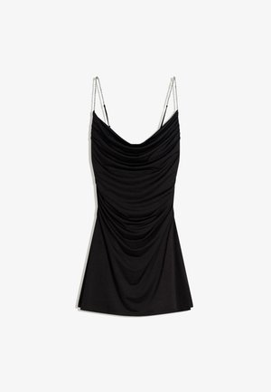 Schwarzes ärmelloses Kleid mit drapierter Gestaltung, ausgestattet mit Ketten-Schulterriemen und einem fließenden, strukturierten Stoff.