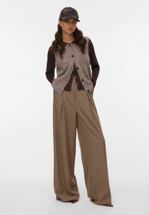 VMNOVAH NECK BUTTON NOOS - Chaleco - brown lentil