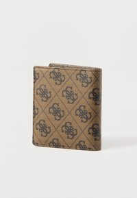 Barna, fekete monogramos mintázatú, texturált felületű, lekerekített sarkú, kompakt téglalap alakú kétoldalas pénztárca.