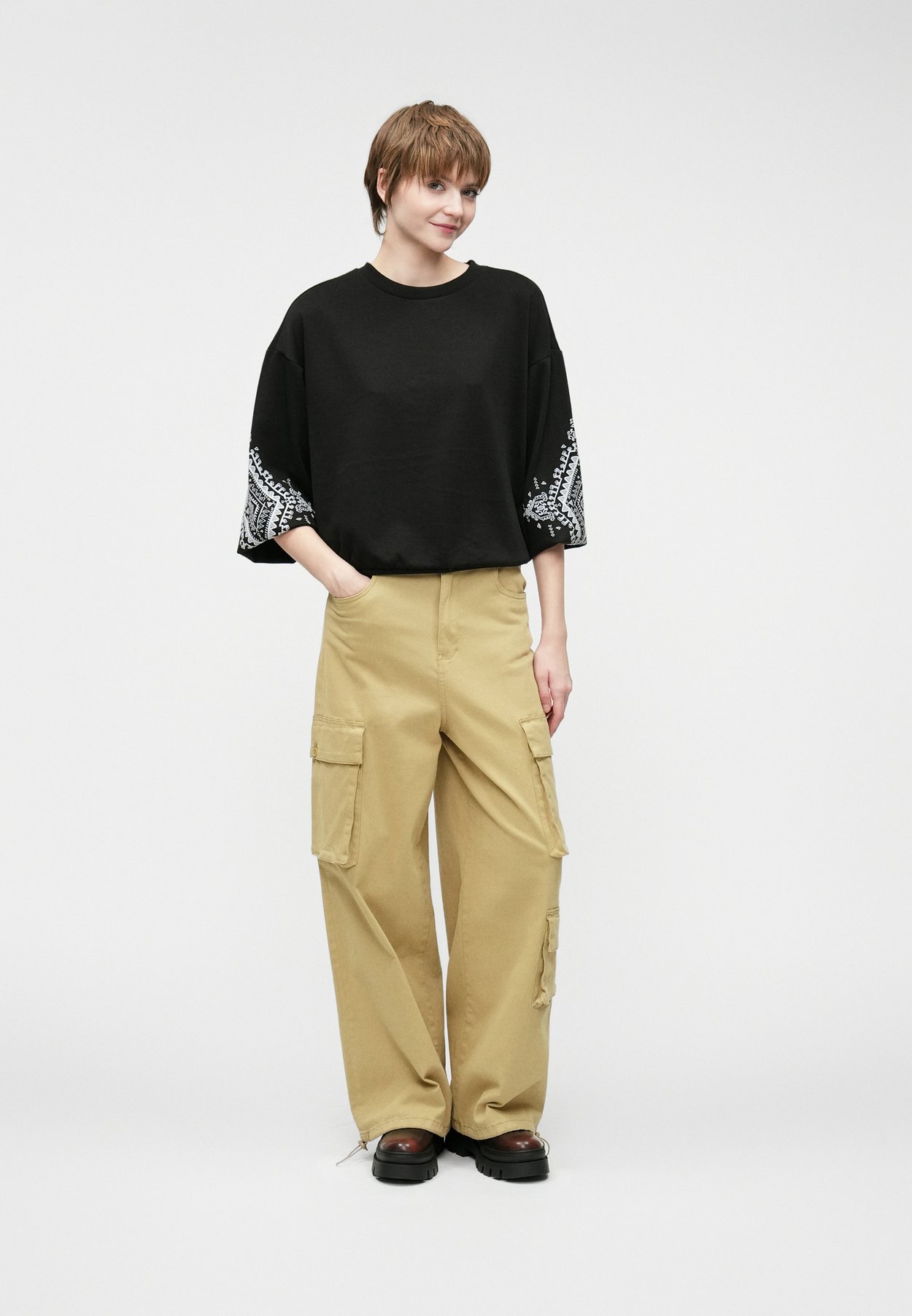 ONLBROOKE L/S O-NECK FLOWER SWT NOOS