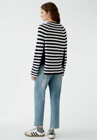 Oui RUBI - Strickpullover - dark blue white