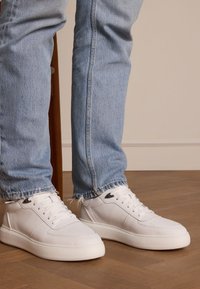 Manfield Sneaker low - weiß