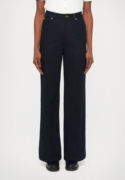 Wijde pijpen, donker gewassen denim broek met een hoge taille, knoopsluiting en twee voorkanten. Soepele textuur en op maat gemaakte uitstraling.