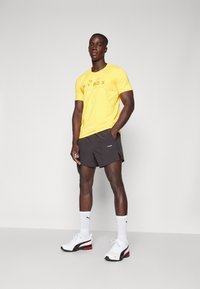 Puma HYROX ALWAYS ON CLOUDSPUN TEE - Tekninen t-paita - sun stream