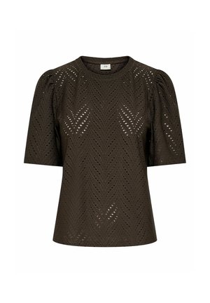 Donkerbruine korte mouw blouse met een chevron-blindegaatjespatroon en lichte pofdetails op de schouders.