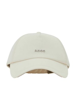 Bézs baseballsapka ívelt karimával és kis fémből készült "REISS" logóval, amely a homlokpanele közepén helyezkedik el.