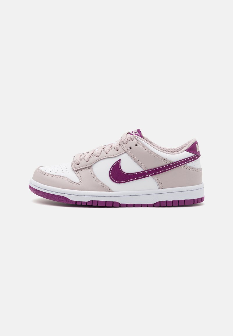 Nike Sportswear - DUNK UNISEX - Sneaker low - white/viotech/platinum violet, Vergrößern