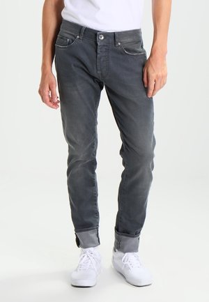 Jeans de algodón gris con mezcla, de corte ajustado, que cuentan con bolsillos frontales, cierre de botón y puños doblados para revelar una tela de contraste.