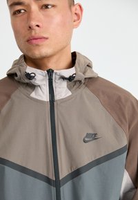 Thumbnail Image 5