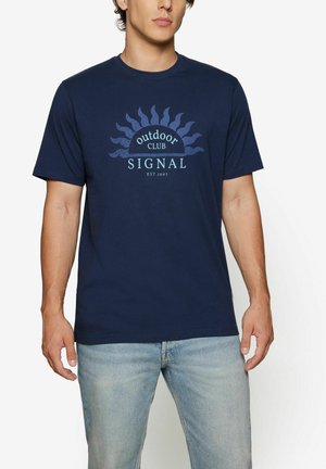 Navy blue cotton t-shirt with short sleeves. Features a sun graphic and text "outdoor CLUB SIGNAL EST 1967" in contrasting colors.