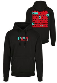 Sudadera negra con estampado en el pecho delantero que dice "ASAL" en rojo y turquesa, y un estampado en la parte trasera de un rompecabezas de palabras en rojo que incluye términos relacionados con el dinero excesivo y el poder.