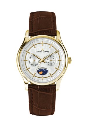 Armbanduhr mit Goldgehäuse, weißem Zifferblatt, braunem Lederarmband, Tages- und Datumsanzeige sowie Mondphasenanzeige bei 6 Uhr.