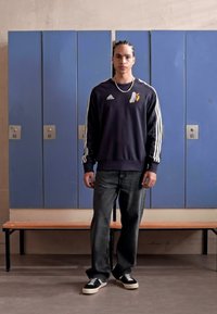 adidas Performance REAL MADRID DNA SWEATER 2 - Klubu apģērbs - aurora black