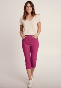 Breal GESCHNITTENE PANTACOURT IN STANDARDGRÖSSE Short rose