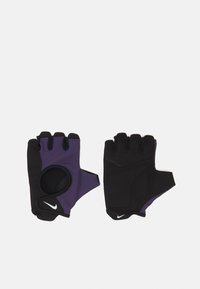 Unselected, dark raisin/black/white