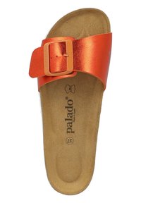 Sandalo scivoloso metallico arancione con una larga fascia e una fibbia rettangolare. Soletta morbida marrone con il marchio "palado" stampato. Taglia 37.