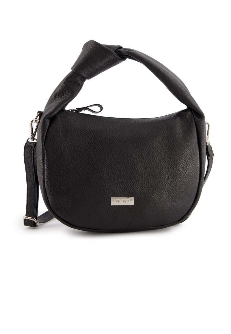 Schwarze Lederhandtasche mit runder Form, geknotetem Henkel und verstellbarem Schultergurt. Besitzt eine silberne Logo-Platte an der Vorderseite.