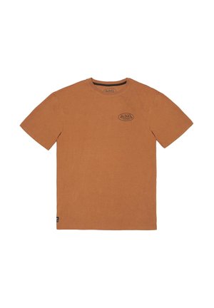 T-shirt en coton marron avec un col rond, des manches courtes et une petite étiquette logo noire sur la poitrine. Design simple sans motifs.