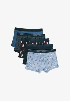 Cinque paia di boxer da uomo, caratterizzati da colori solidi blu navy, nero e un design blu con motivi di pinguini. Il materiale sembra morbido con una cintura elastica.
