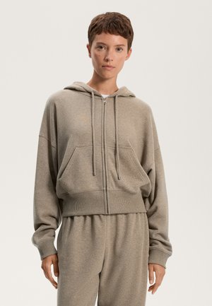 Afgekorte, rits-hoodie van lichtgrijze stof met een zachte textuur. Voorzien van een capuchon met trekkoord en frontzakken, gecombineerd met bijpassende broek.