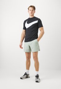 Nike Performance PRIMARY FLEECE - Spordišortsid - jade horizon