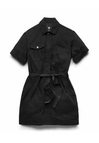 Svart kortärmad skjortklänning med krage, knappfront, bröstfickor, midjeband och stora sidfickor, liggande platt på vit bakgrund.