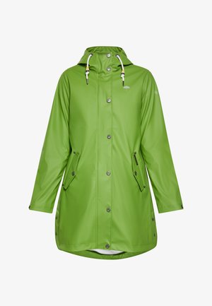 Roheline veekindel vihmamantel, millel on tõmbluku kapuuts, nööbiga sulgemine, küljetaskud ja sile, läikiv pind.