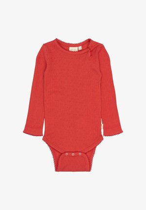 Raudona ilgomis rankovėmis bodžiai, pagamintas iš ruffled tekstūros su subtiliu banguotu apvadu, su mygtukų uždarymu apačioje ir apvaliu iškirpimu.